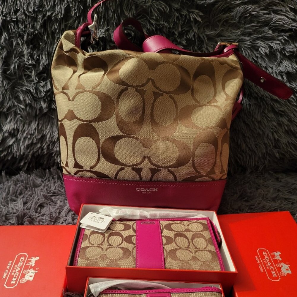 Vintage Signature Coach